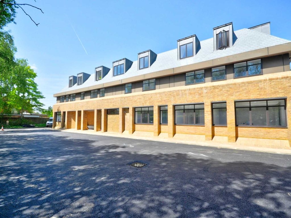 2 bed flat to rent in 15 Claremont Place, Chinnor OX39, £1,300 pcm Zoopla