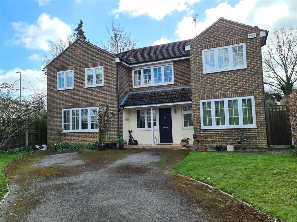 5 bed detached house for sale in Chestnut Avenue, Staplehurst