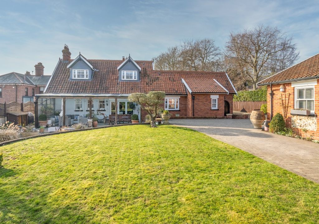 5 bed detached house for sale in Thunder Lane, Thorpe St. Andrew, Norwich NR7 Zoopla