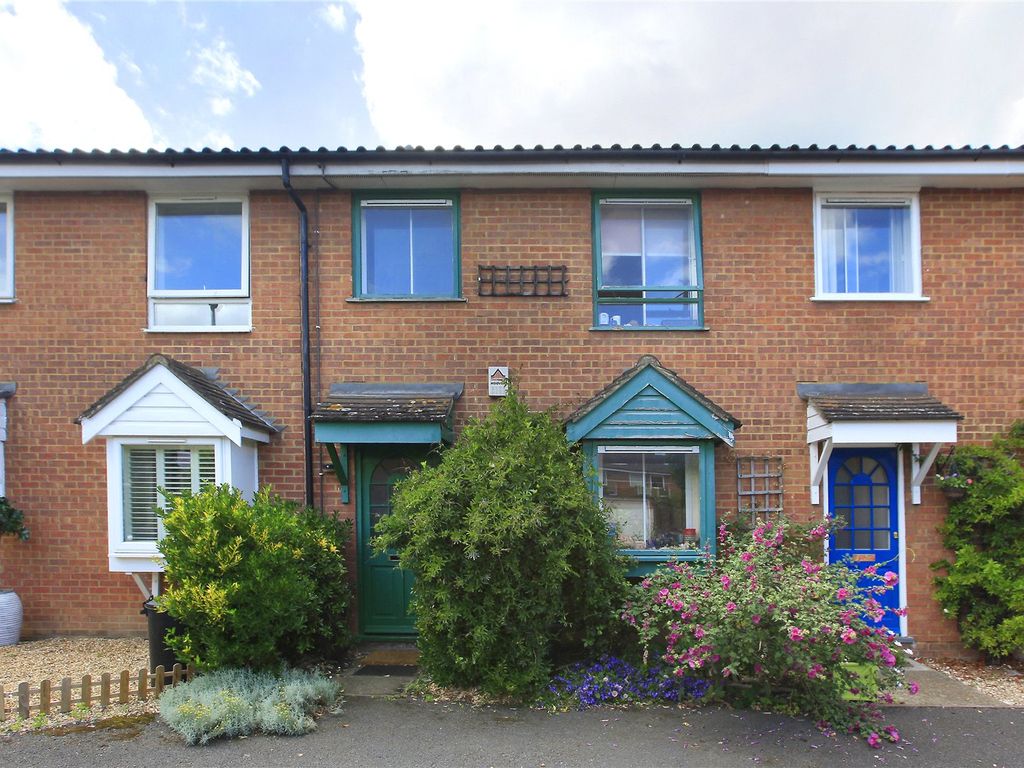 3 bed terraced house for sale in Arundel Close, London SW11 Zoopla