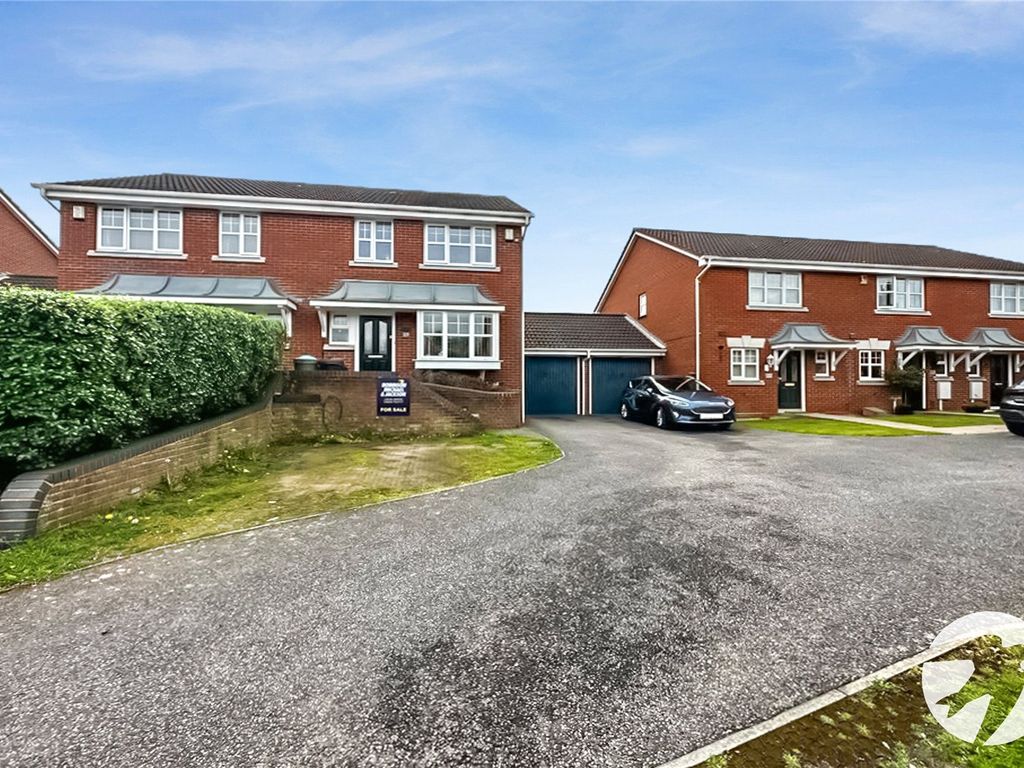 3 bed semidetached house for sale in Cagney Close, Wainscott, Kent ME3