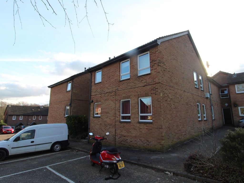 1 bed flat for sale in Hillingdale, Crawley, West Sussex. RH11 Zoopla