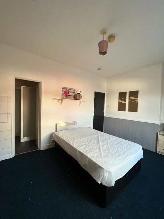 1 bed flat to rent in Camberley Street, Leeds LS11, £525 pcm Zoopla