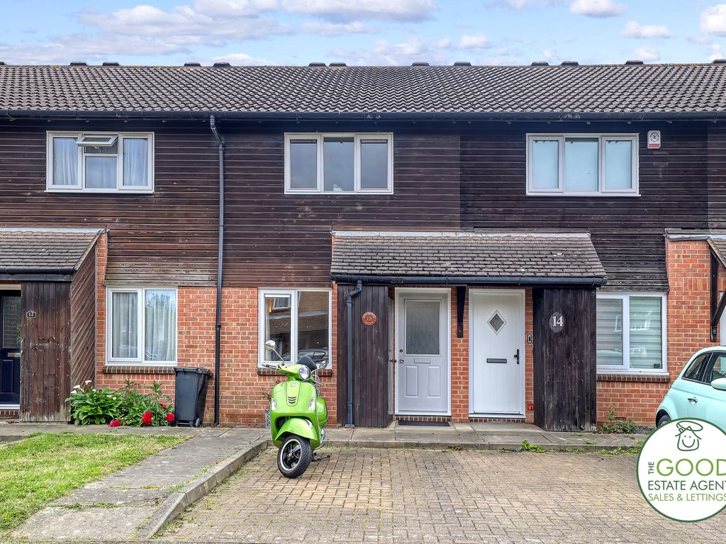 2 bed terraced house to rent in Hereward Green, Loughton IG10, £1,800