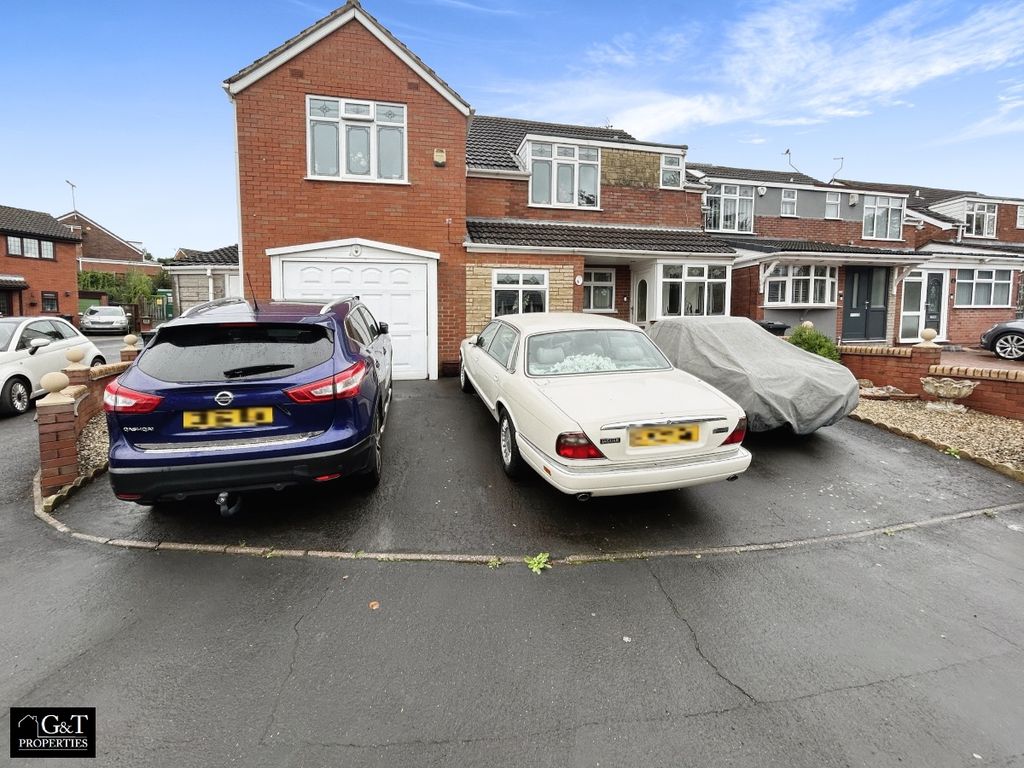 5 bed detached house for sale in Central Drive, Gornal Wood, Dudley DY3