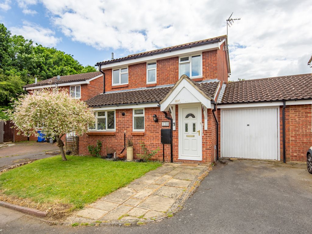 4 bed link detached house for sale in Roman Way, Bicester OX26, £