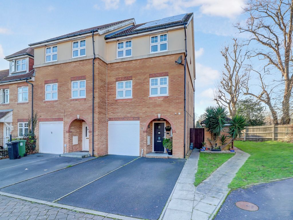 3 bed end terrace house for sale in Fair Oak Road, Milton, Southsea PO4