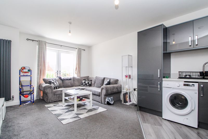 2 bed flat for sale in Abbey Fields, Bedford MK42, £200,000 Zoopla