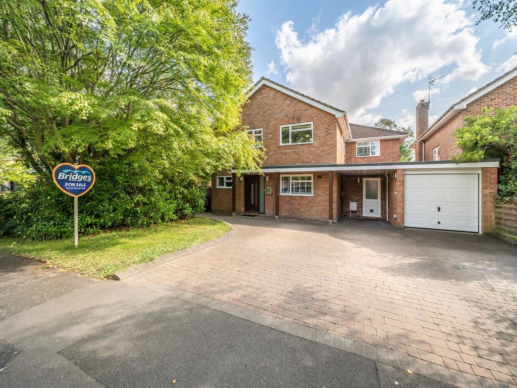 6 bed detached house for sale in Dinorben Close, Fleet GU52, £1,200,000
