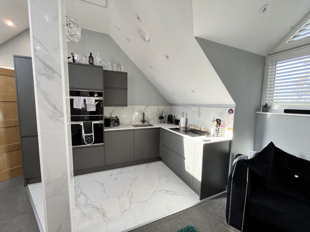 2 bed flat for sale in High Street, New Romney TN28, £240,000 Zoopla