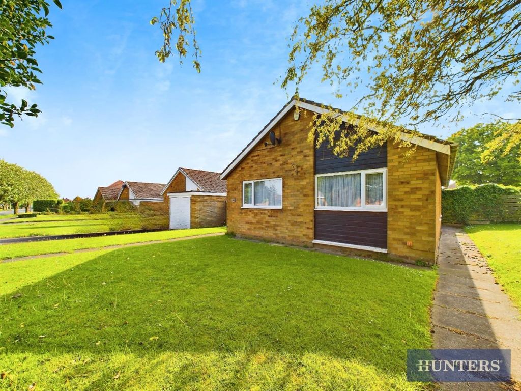 3 bed detached bungalow for sale in Bempton Lane, Bridlington YO16, £