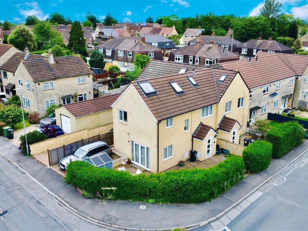 3 bed end terrace house for sale in Bradley Avenue, Winterbourne