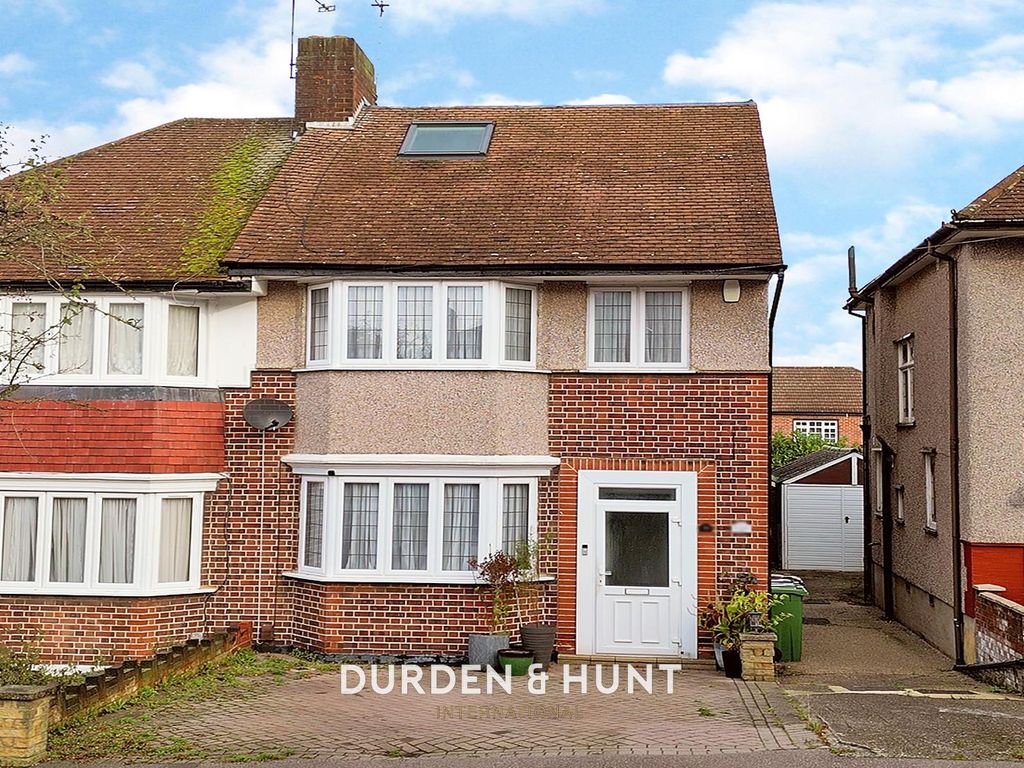 4 bed semidetached house for sale in Heriot Avenue, Chingford E4, £