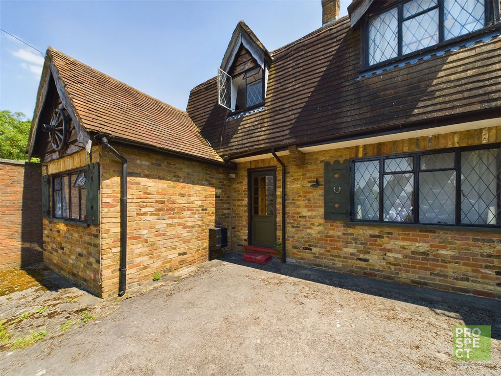 Room to rent in Oldfield Road, Maidenhead, Berkshire SL6, £850 pcm Zoopla