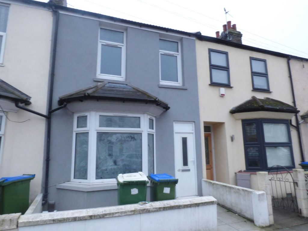 2 bed terraced house to rent in Overton Road, London SE2, £1,750 pcm