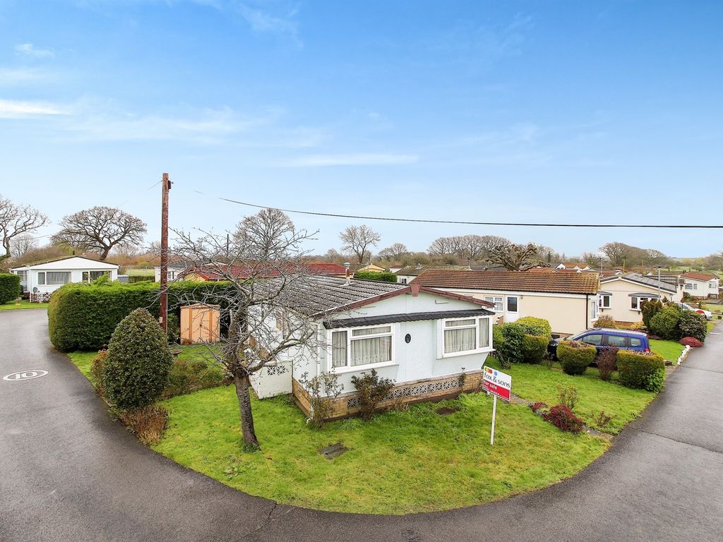 2 bed mobile/park home for sale in Lion House Park, Mill Road, Hailsham