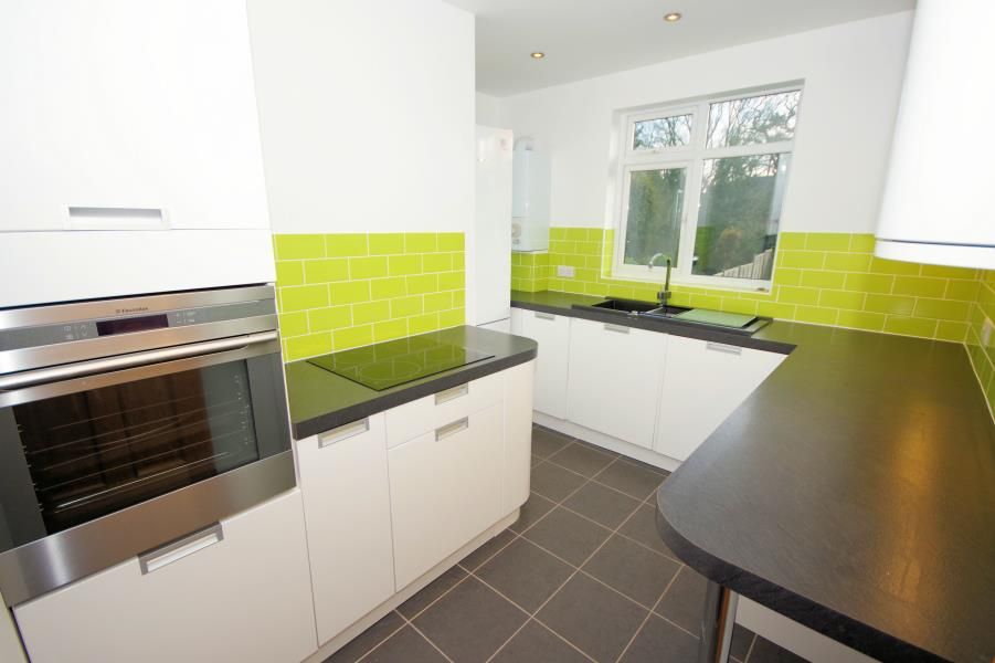 2 bed flat to rent in Hill Rise, Potters Bar EN6 Zoopla