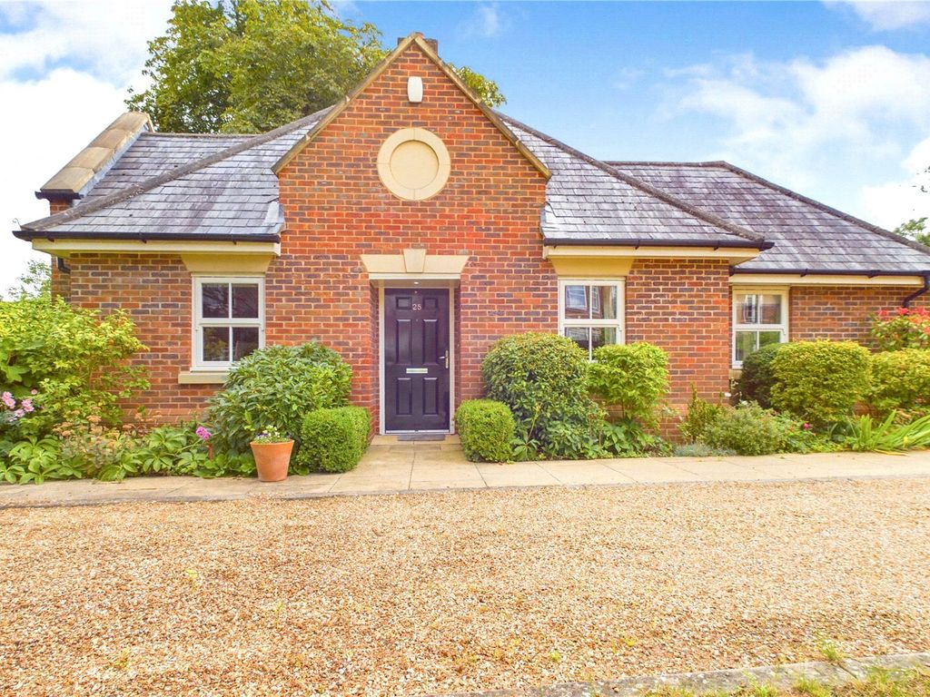 2 bed bungalow for sale in Breedons Hill, Pangbourne, Reading