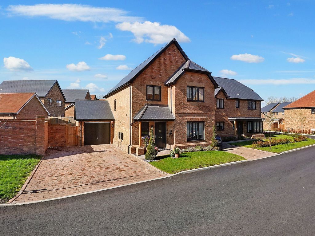4 bed detached house for sale in Oakleigh Grove, Cliffe Woods ME3 Zoopla