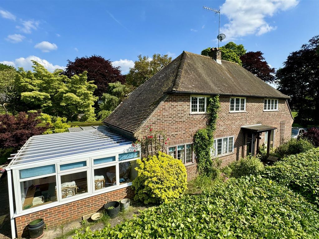 3 bed detached house for sale in Hurtmore Road, Godalming GU7, £850,000