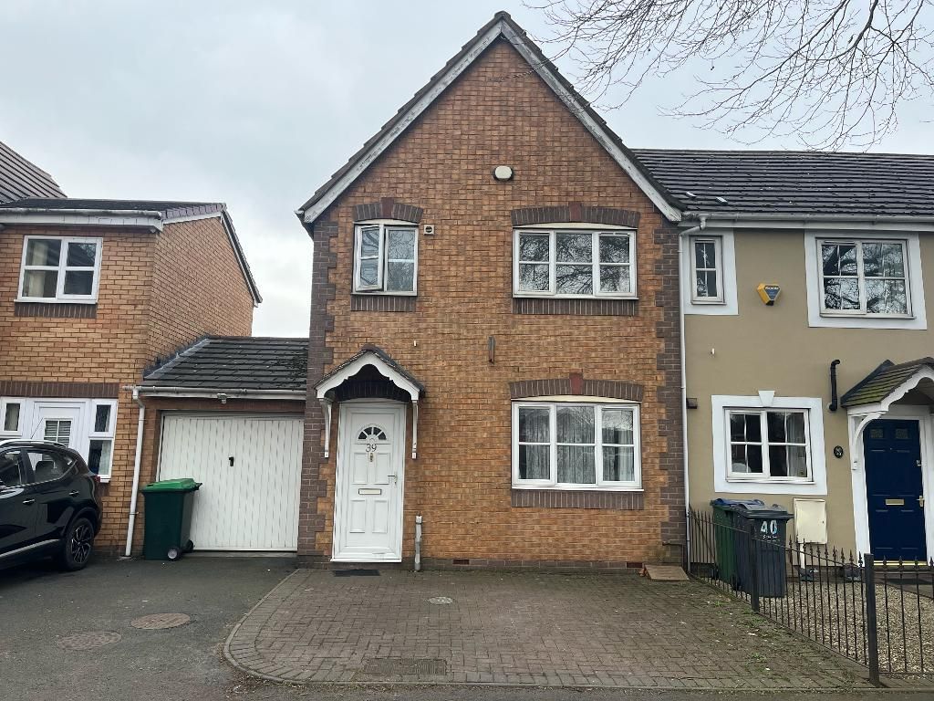 3 bed semidetached house to rent in Siddons Way, West Bromwich B70