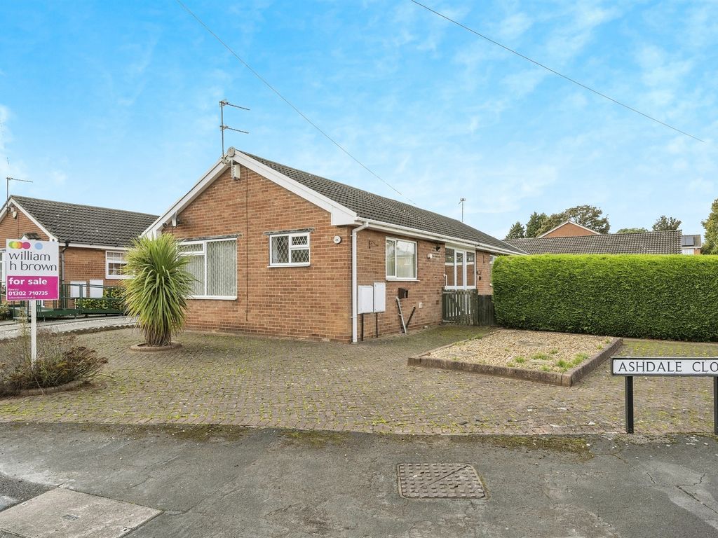 2 bed detached bungalow for sale in Fieldside, Edenthorpe, Doncaster