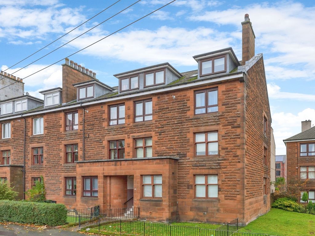 2 bed flat for sale in Craigielea Street, Dennistoun, Glasgow G31, £