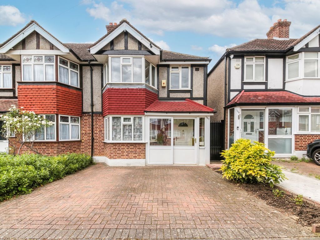 3 bed end terrace house for sale in Abbotts Road, Mitcham CR4, £500,000