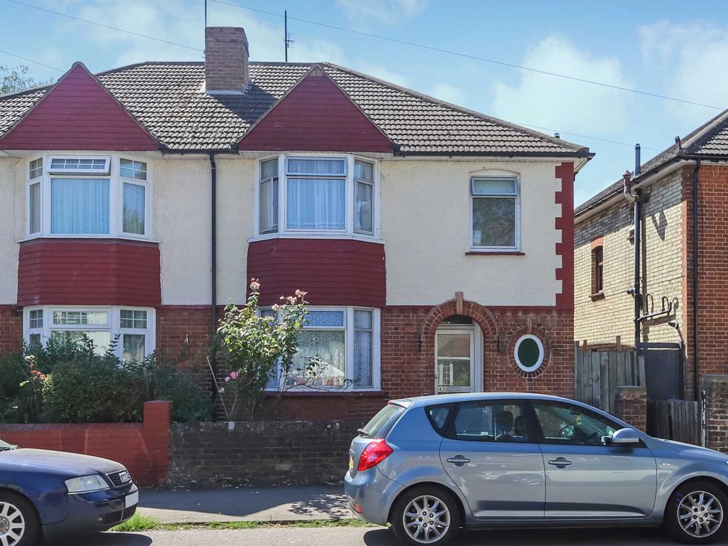 3 bed semidetached house for sale in Lancaster Avenue, Hitchin SG5, £