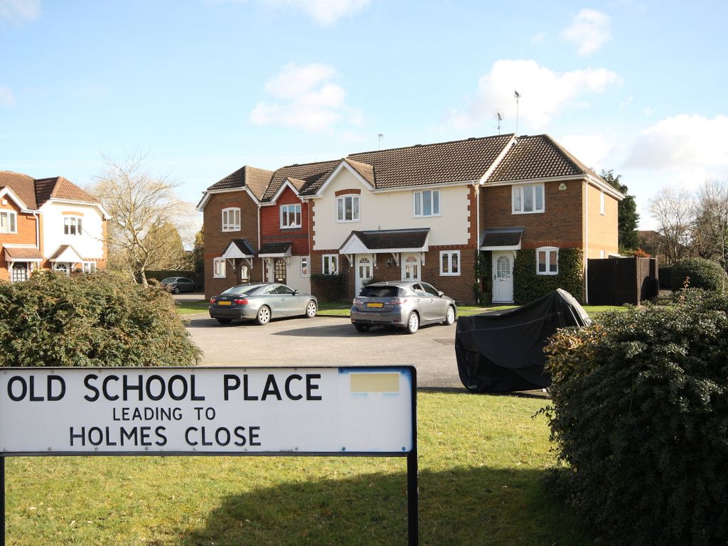 2 bed terraced house to rent in Old School Place, Woking GU22, £1,450