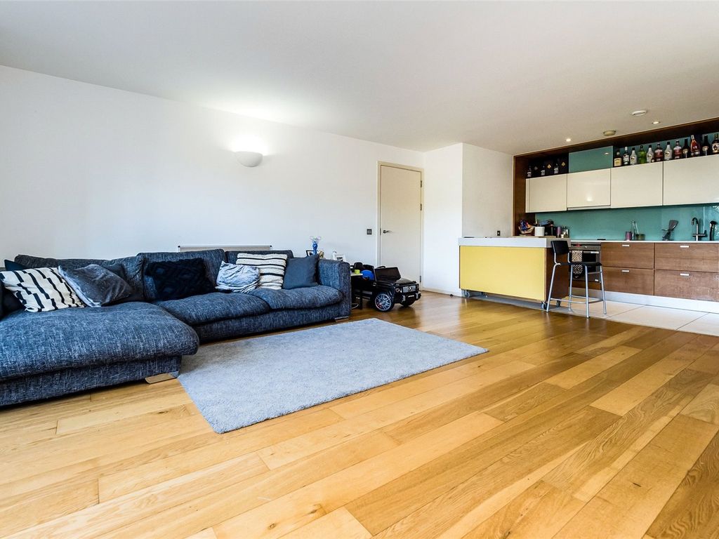 2 bed flat for sale in Regency Court, High Road, South Woodford, London