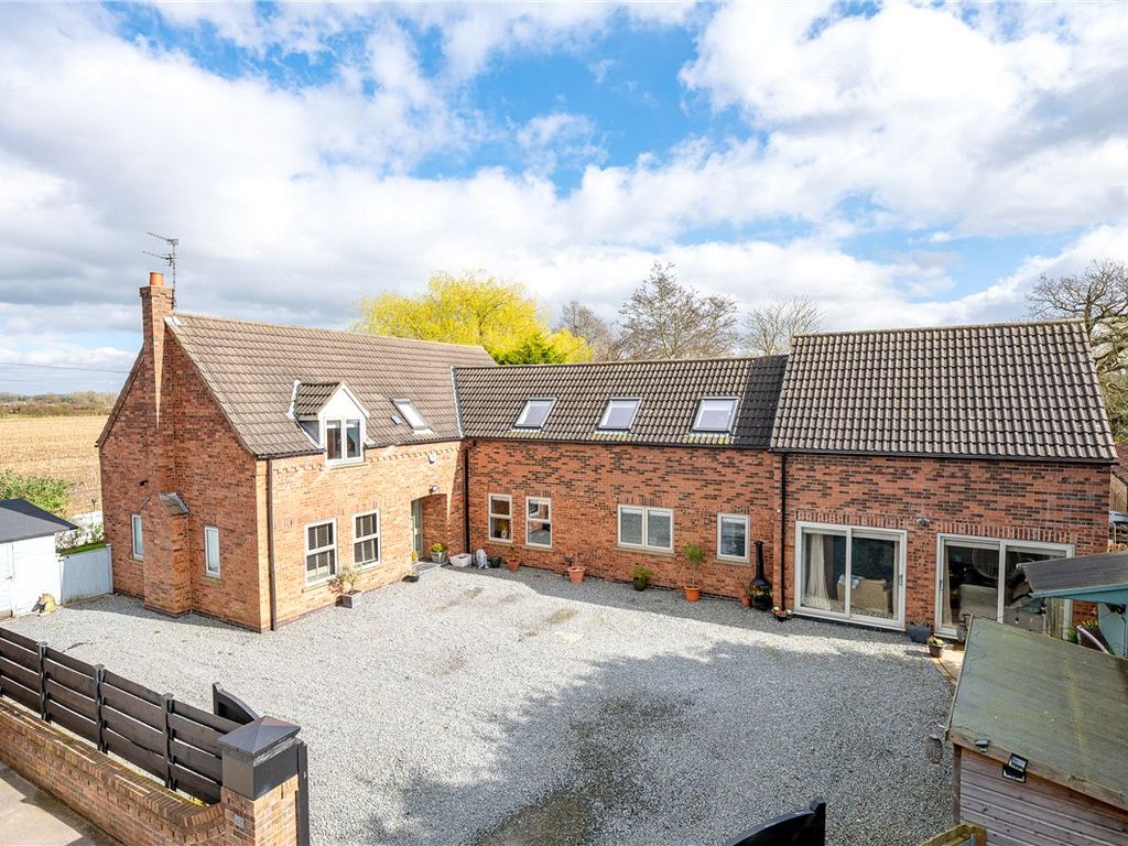 5 bed detached house for sale in Oak Tree Court, Main Street, Bubwith
