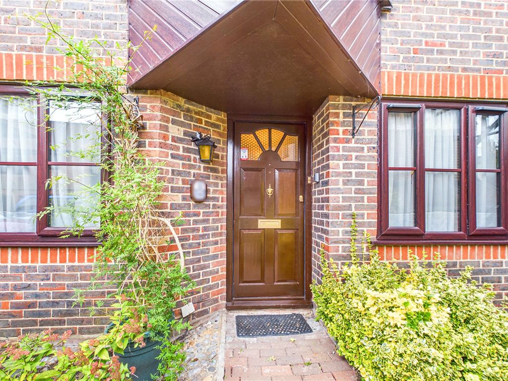 1 bed flat for sale in Willows Court, Station Road, Pangbourne, Reading