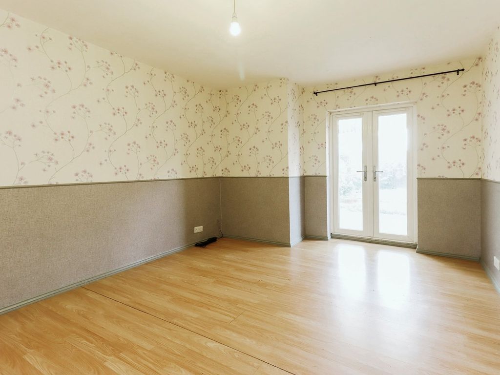 1 bed flat for sale in Beaconsfield, Telford TF3, £70,000 Zoopla