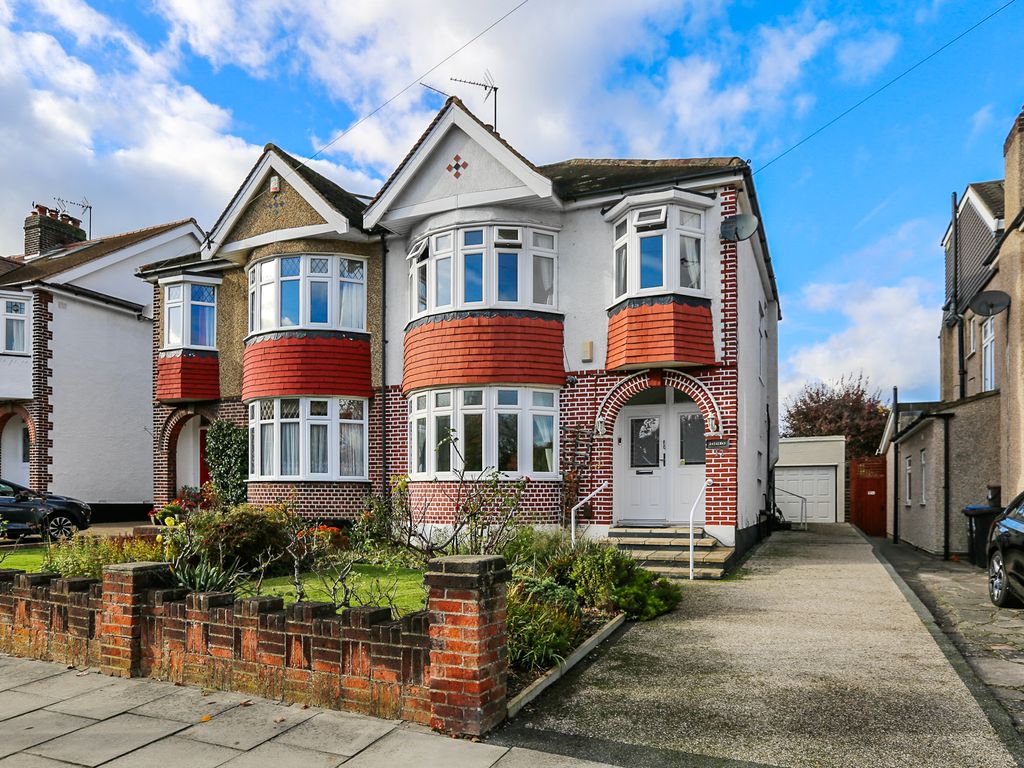 3 bed semidetached house for sale in Links Side, Enfield EN2, £850,000
