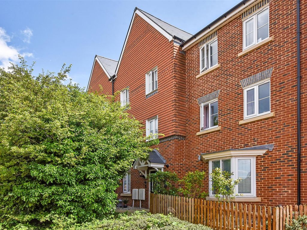 3 bed town house for sale in Mundy Road, Picket Piece, Andover SP11