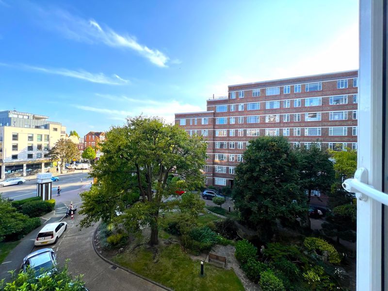 1 bed flat for sale in Balham High Road, London SW17, £355,000 Zoopla