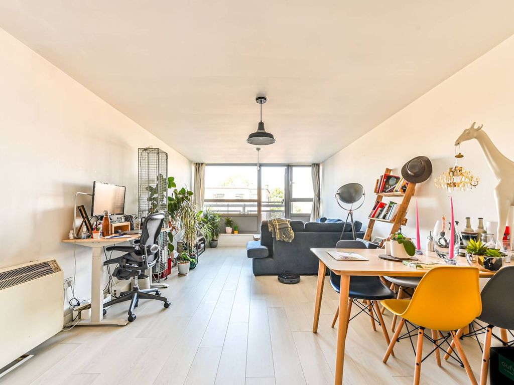 2 bed flat for sale in New Park Road, Brixton Hill, London SW2, £