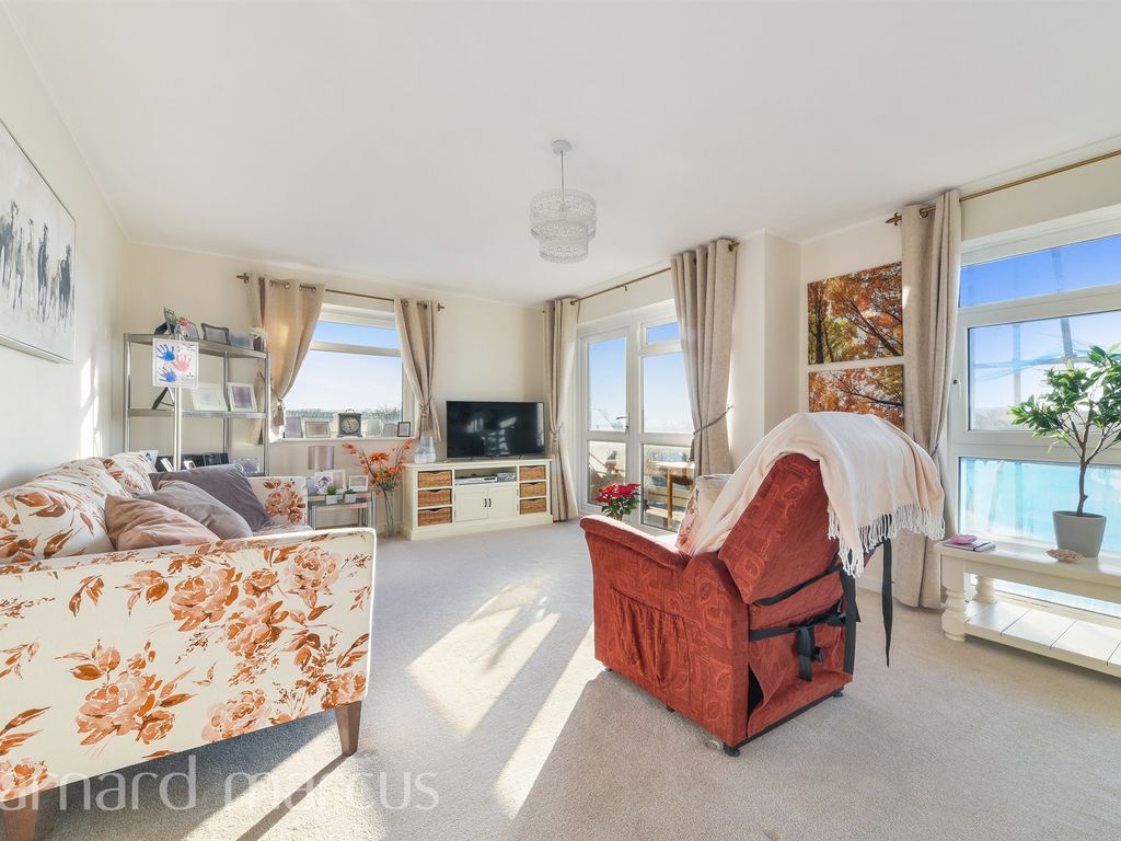 2 bed flat for sale in Beddington Gardens, Wallington SM6, £180,000