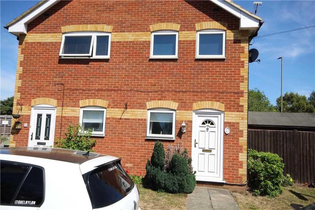 1 bed for sale in Chertsey Road, Addlestone, Surrey KT15