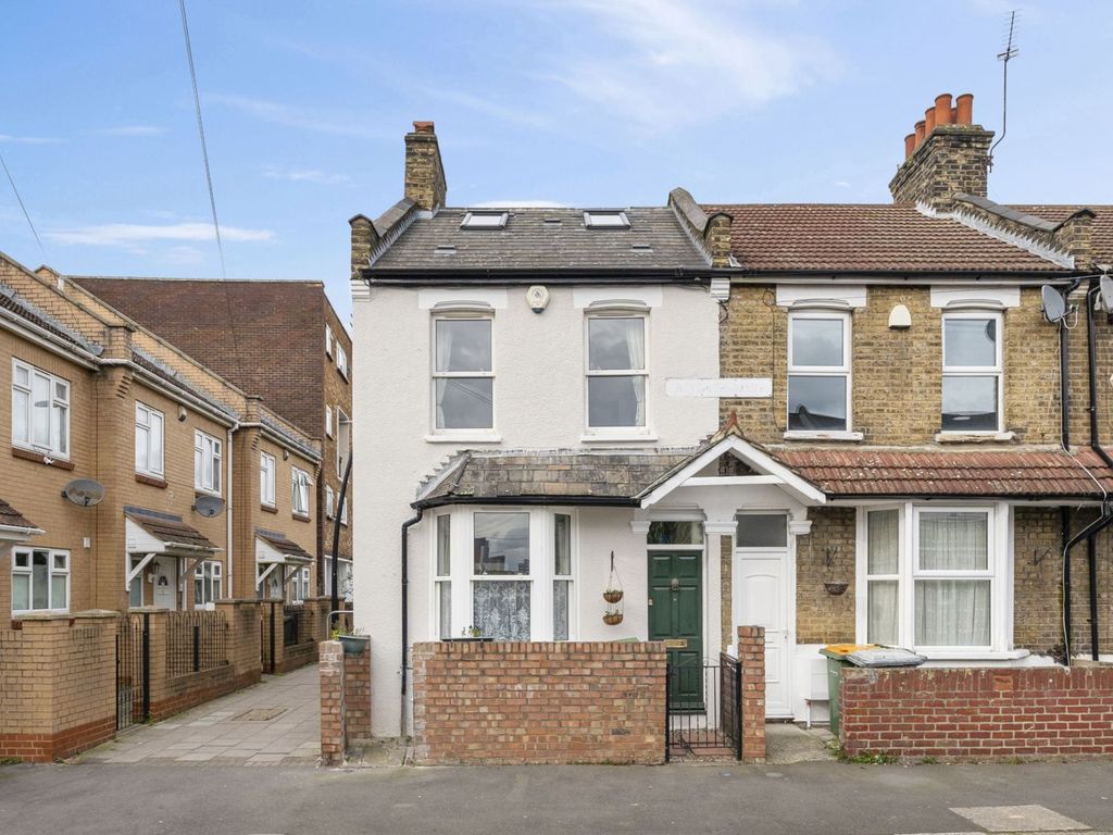 3 bed end terrace house for sale in Ladysmith Road, London E16, £