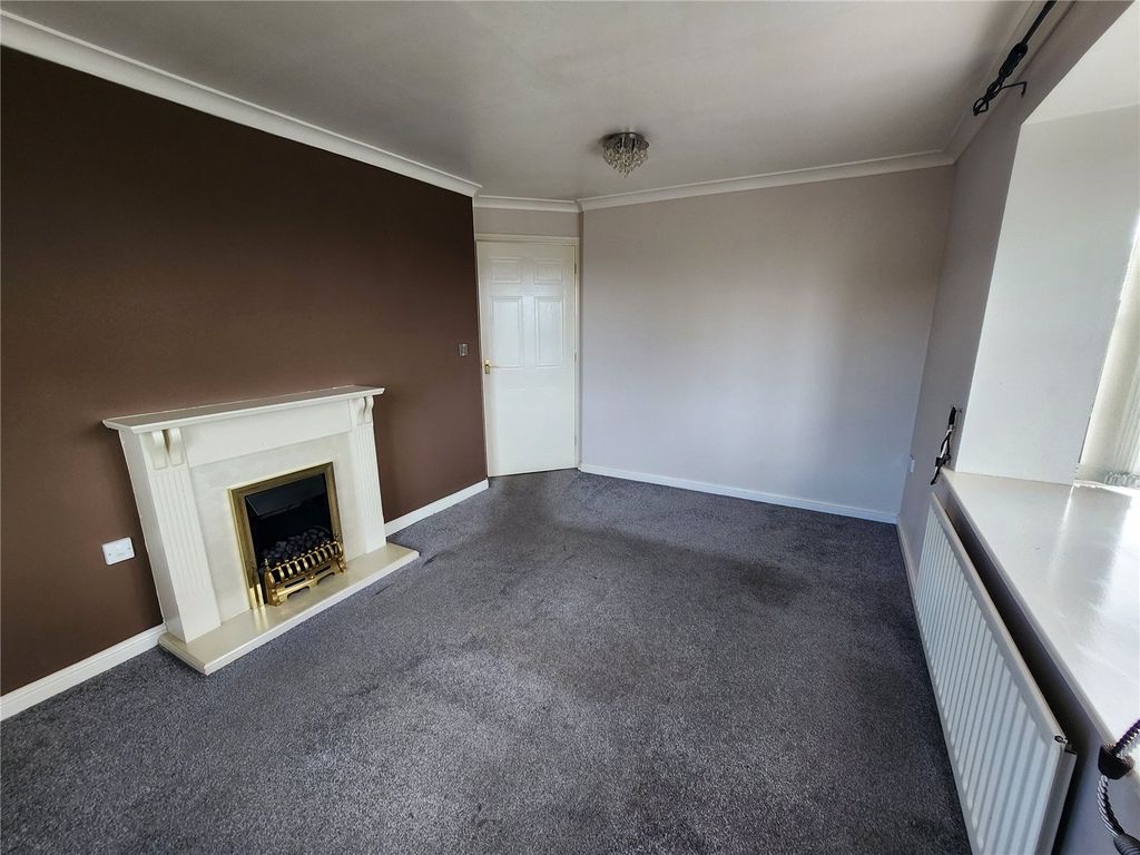 2 bed flat for sale in Drive, Tamworth, Staffordshire B79, £