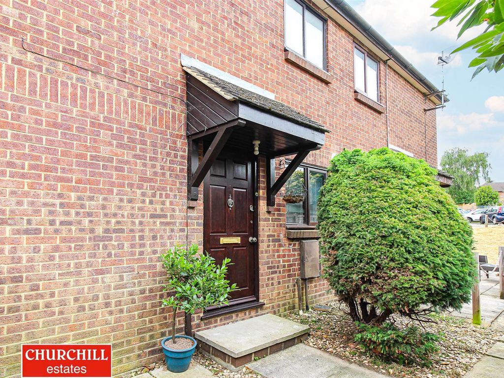 1 bed end terrace house for sale in The Windsors, Buckhurst Hill IG9