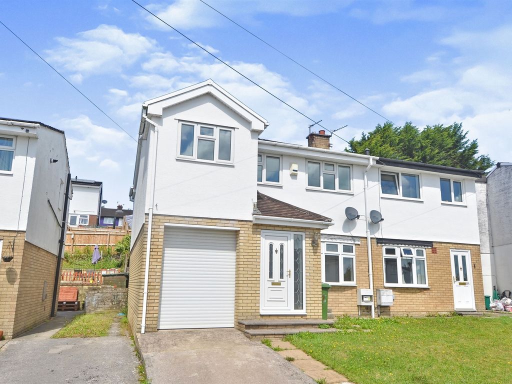 4 bed semidetached house for sale in Meadow Rise, Brynna, Pontyclun