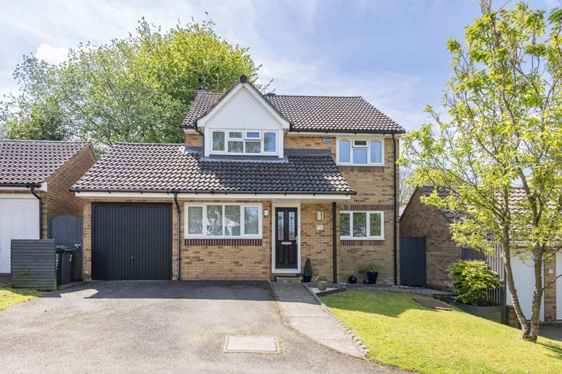 4 bed detached house for sale in The Glebelands, Crowborough TN6, £