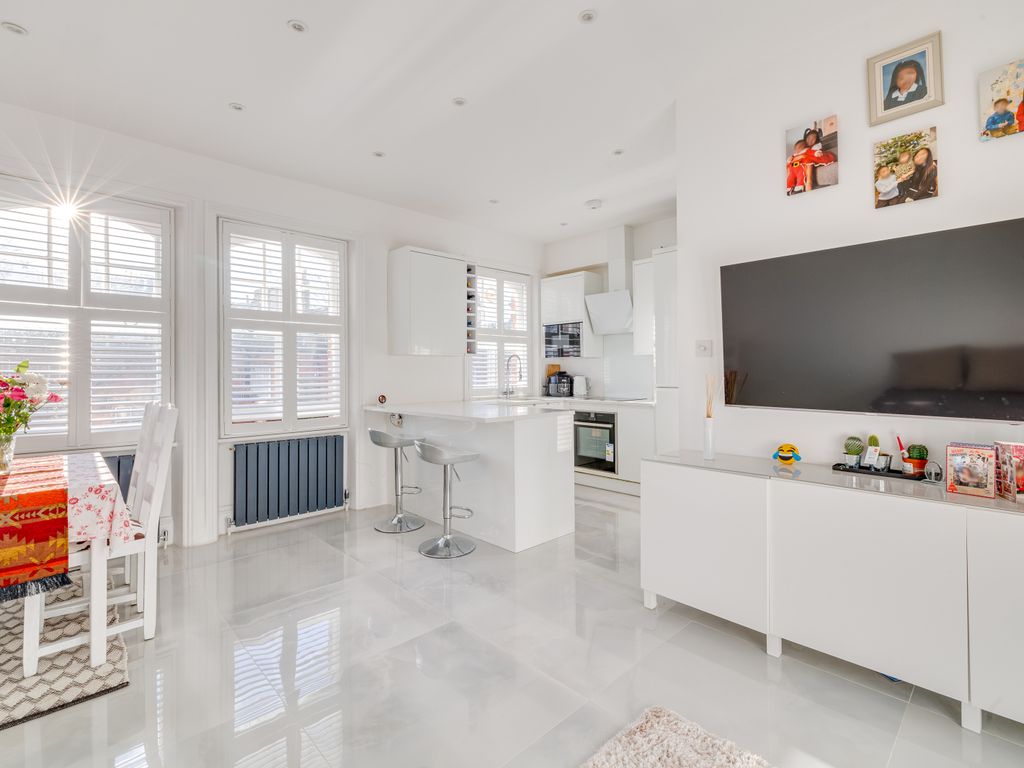3 bed flat for sale in Avonmore Road, West Kensington W14, £975,000