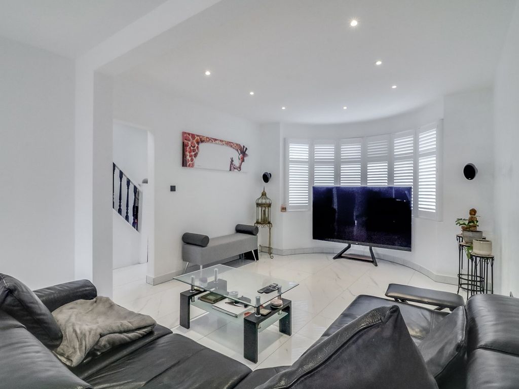 3 bed semidetached house for sale in Pembroke Avenue, Harrow HA3, £