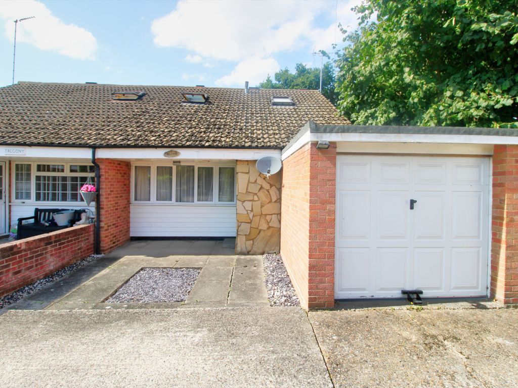 3 bed semidetached house for sale in Aloha, Epping Road, Roydon