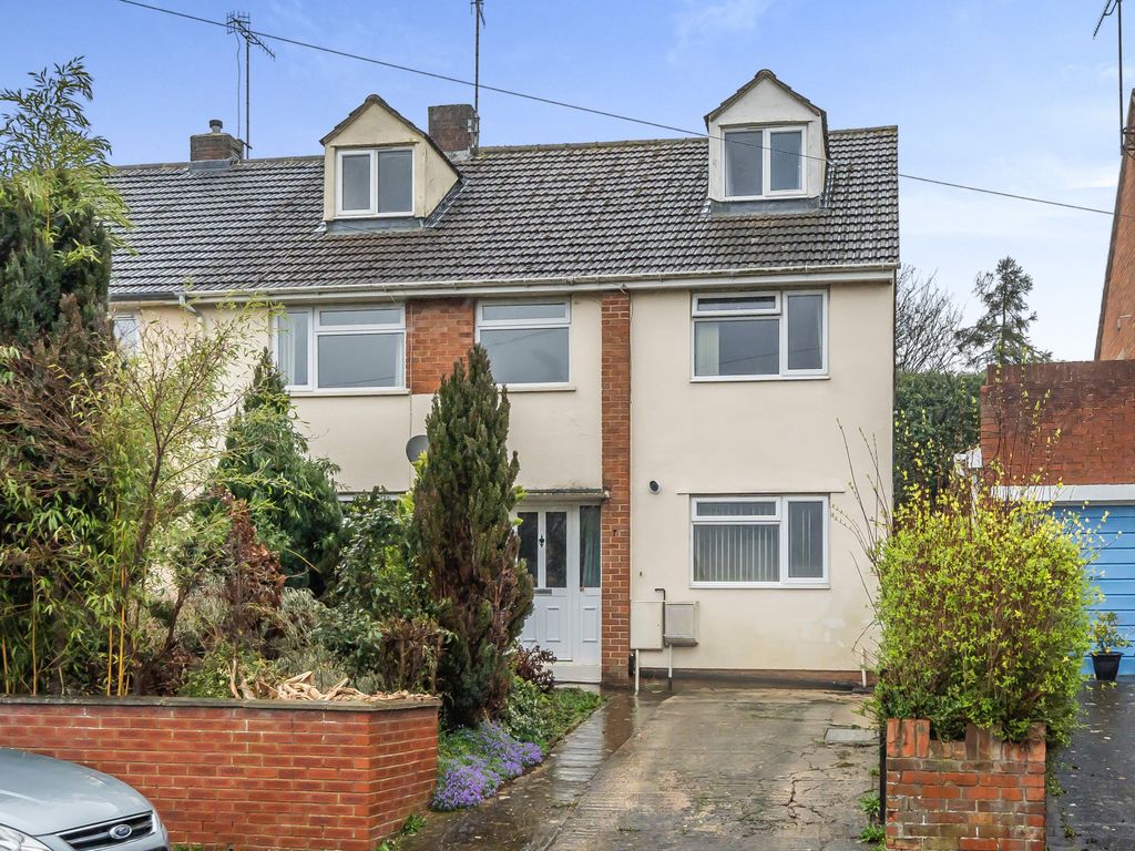 5 bed semidetached house for sale in Mill Farm Drive, Stroud
