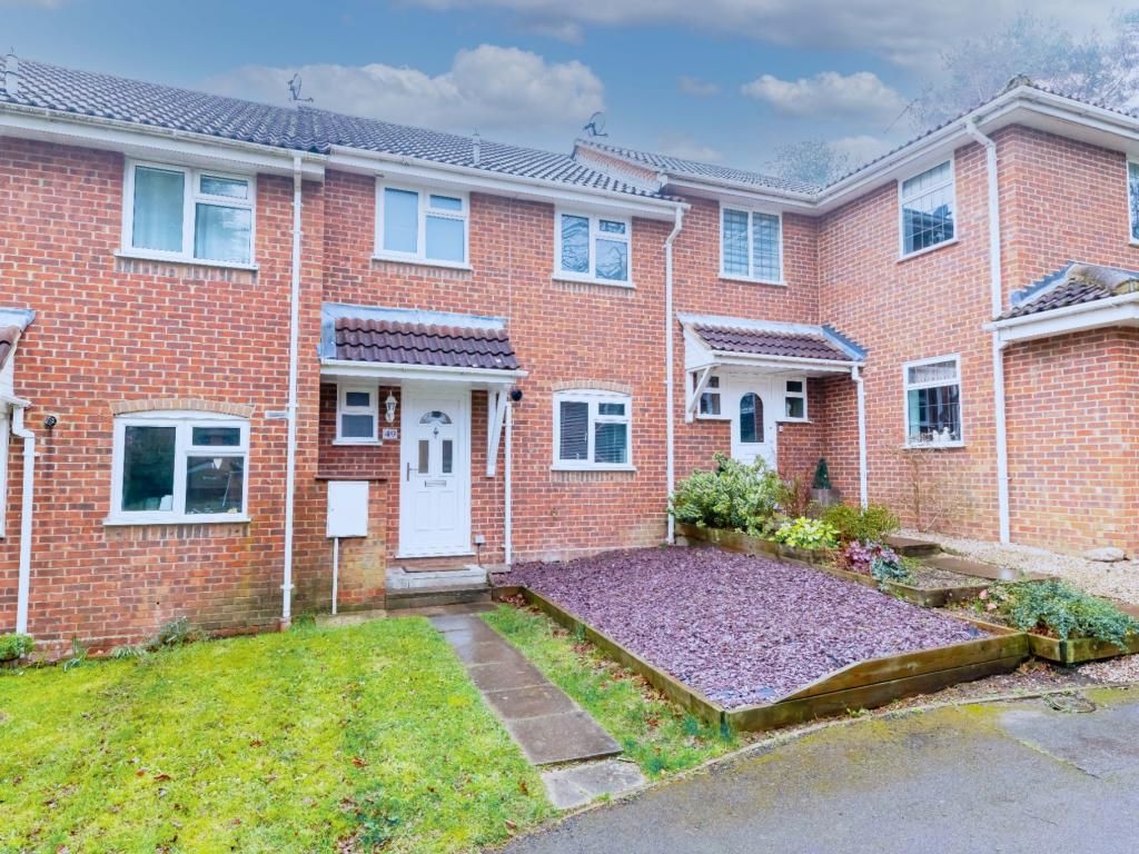3 bed terraced house for sale in Albert Road, Bagshot GU19 Zoopla